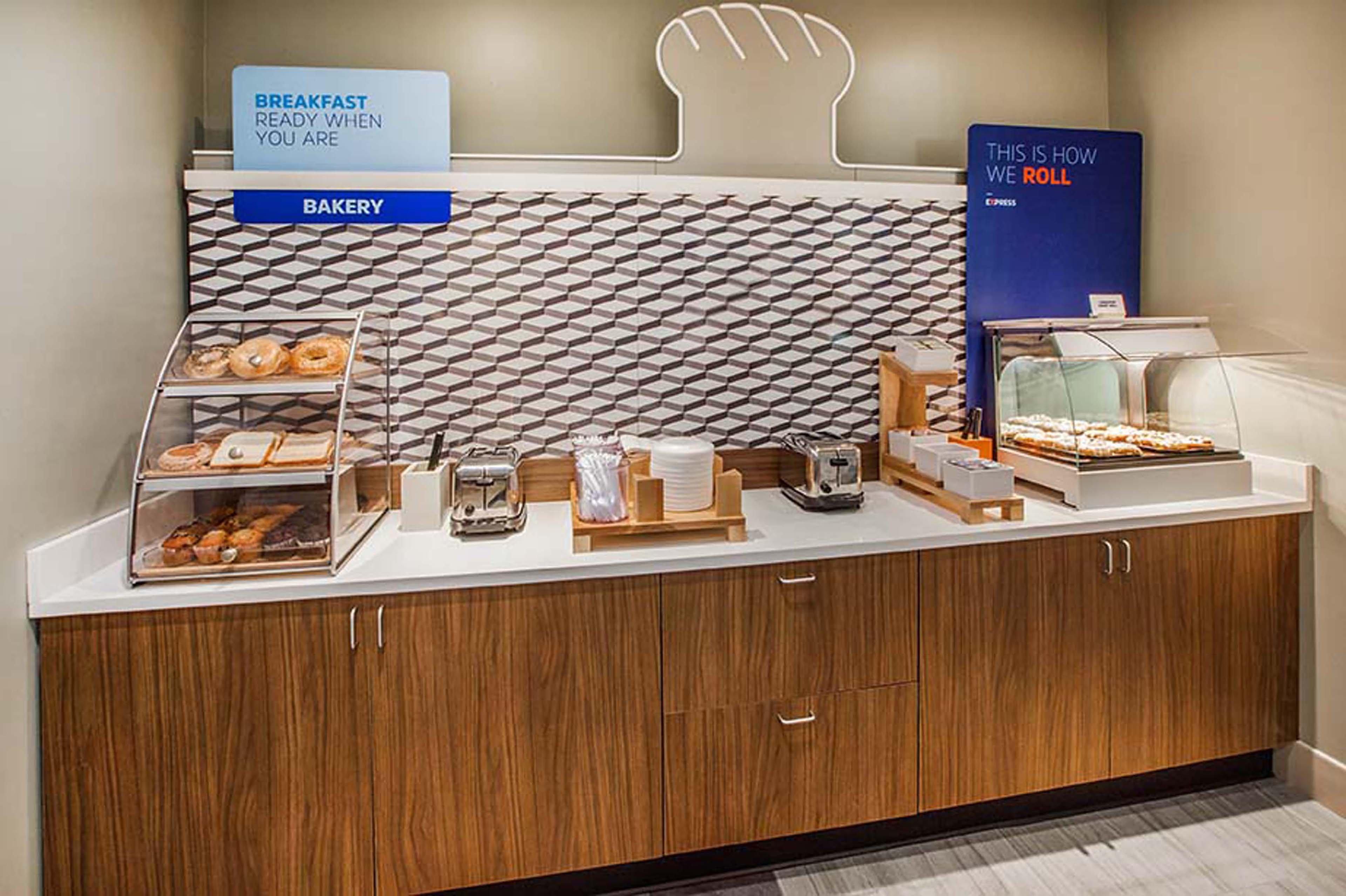Holiday Inn Express Fargo Sw I94 Medical Center, An Ihg Hotel Экстерьер фото